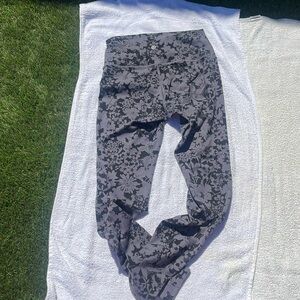 Lululemon wunder hi-rise tight size 8 or 10